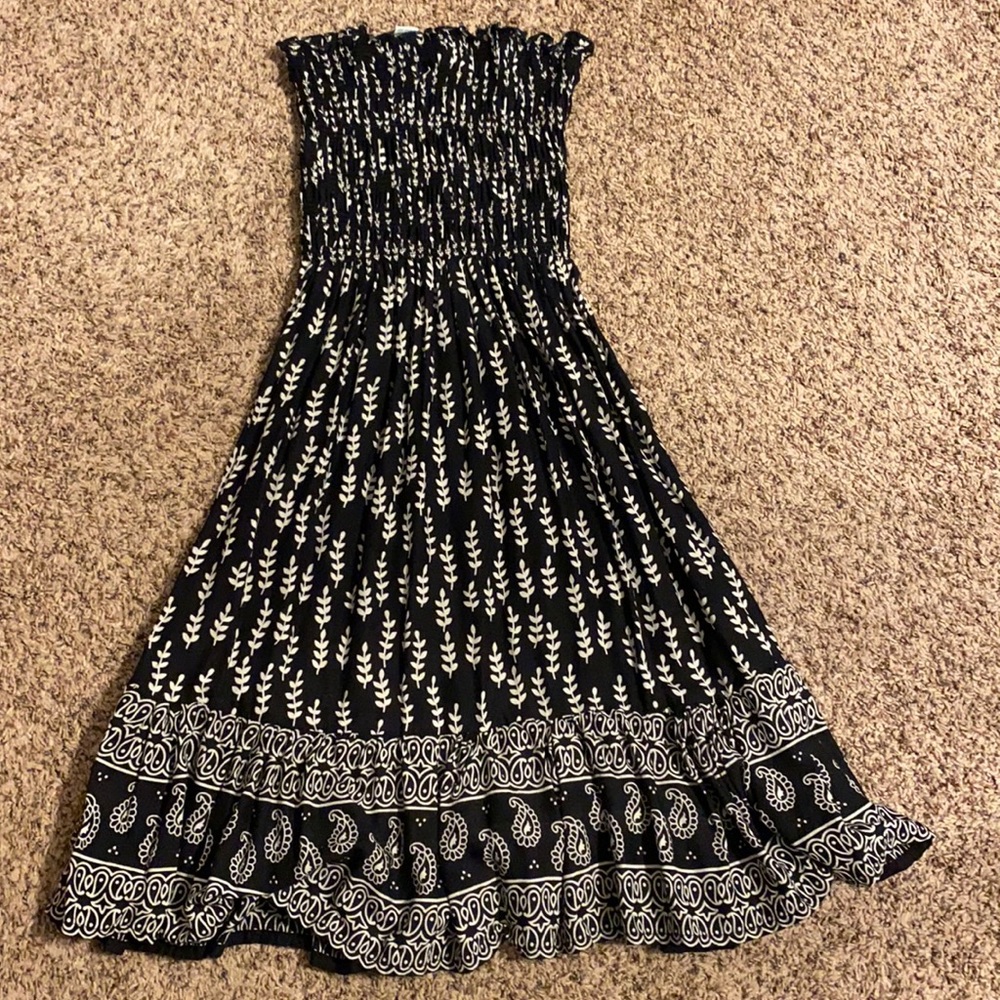 Women’s strapless dress